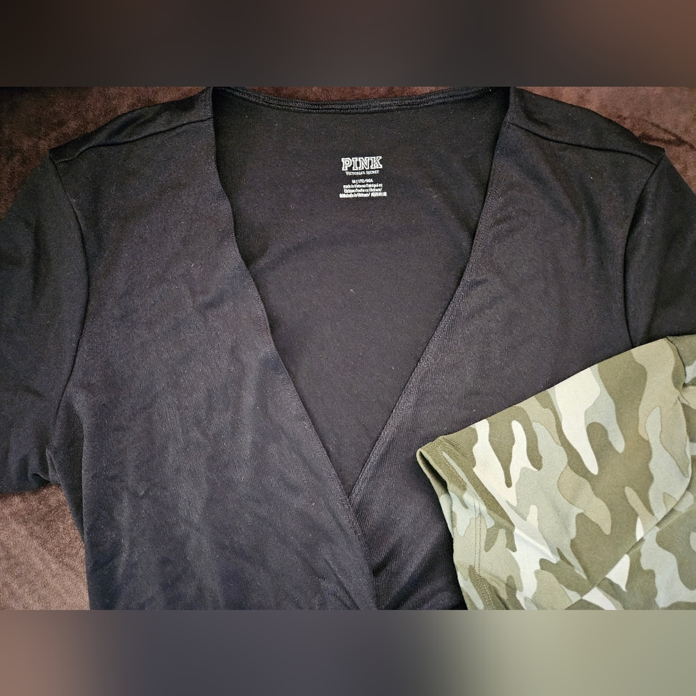PINK Victoria's Secret - Camo & Black Cropped Twist Tie Top Bundle Size Medium - Picture 3 of 4
